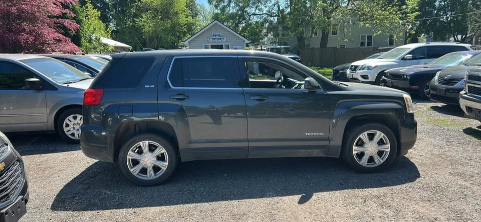 2017 GMC Terrain - Image 7 of 10