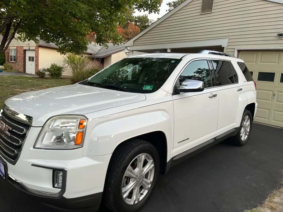 2017 GMC Terrain - Image 2 of 7