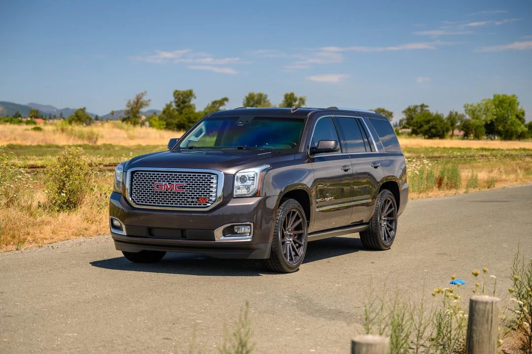 2017 GMC Yukon 4th Gen - Image 2 of 31