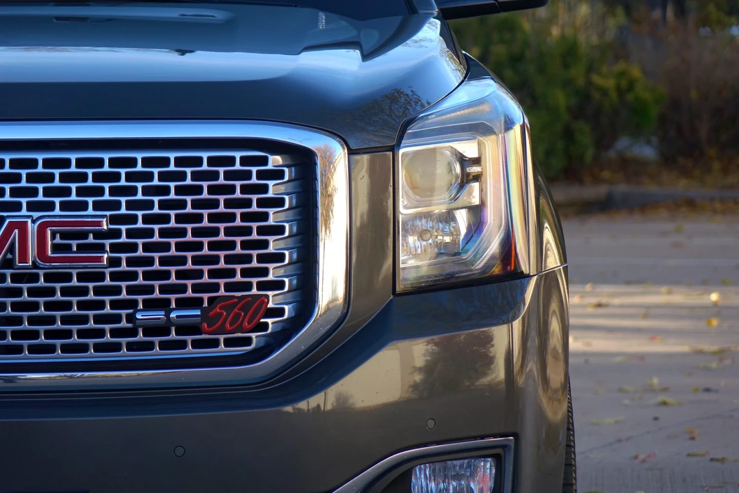 2017 GMC Yukon 4th Gen - Image 19 of 31