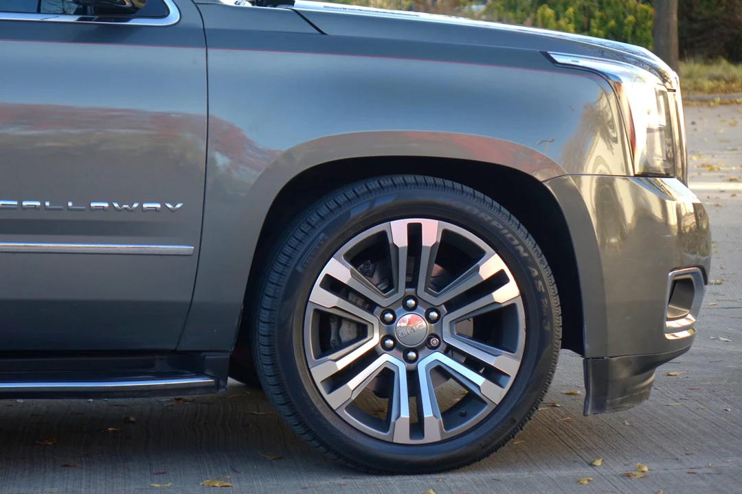2017 GMC Yukon 4th Gen - Image 29 of 31