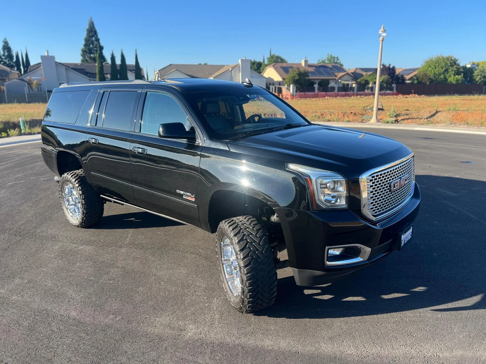 2017 GMC Yukon 4th Gen - Image 21 of 31
