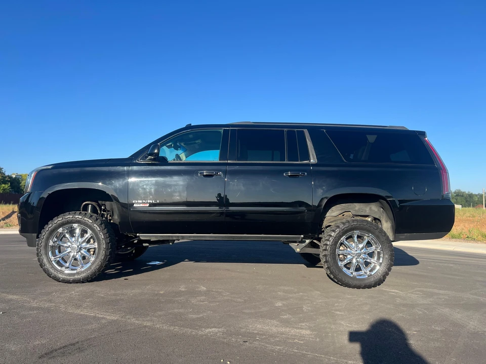 2017 GMC Yukon 4th Gen - Image 10 of 31