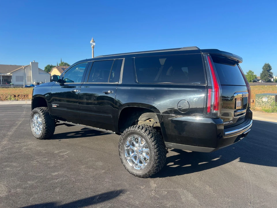 2017 GMC Yukon 4th Gen - Image 11 of 31