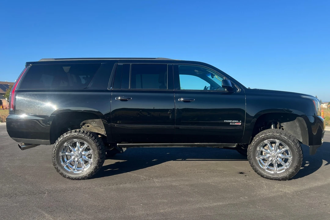 2017 GMC Yukon 4th Gen - Image 3 of 31