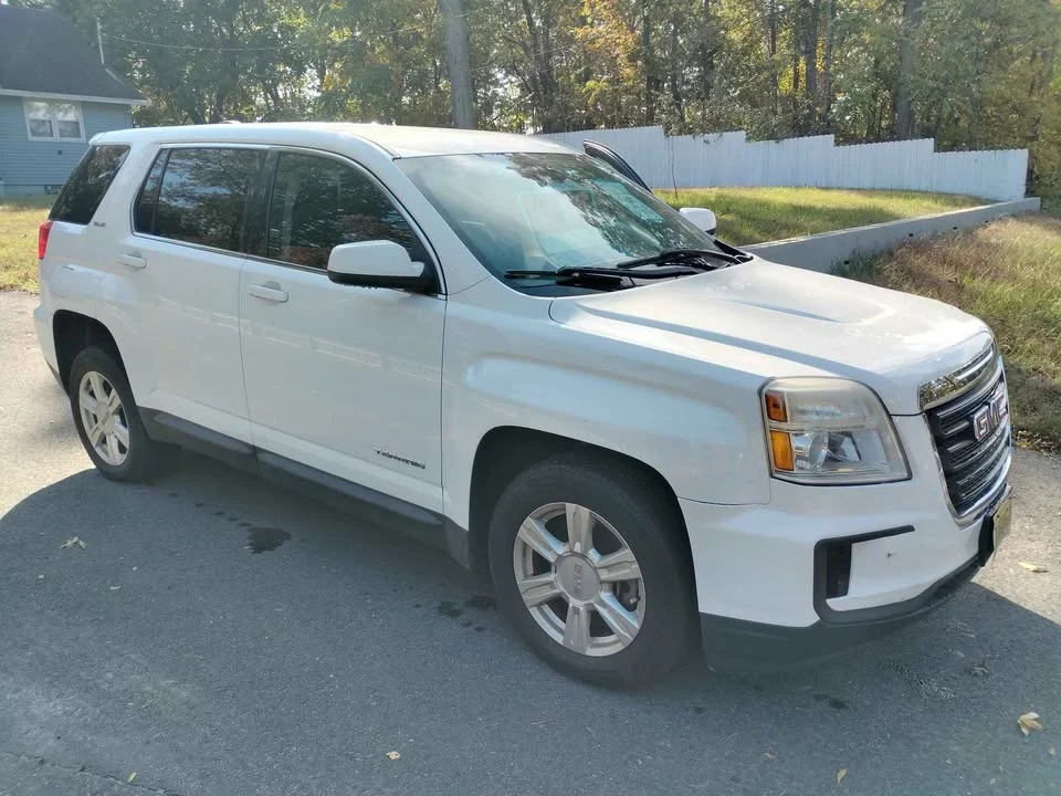 2017 GMC Terrain - Image 2 of 7