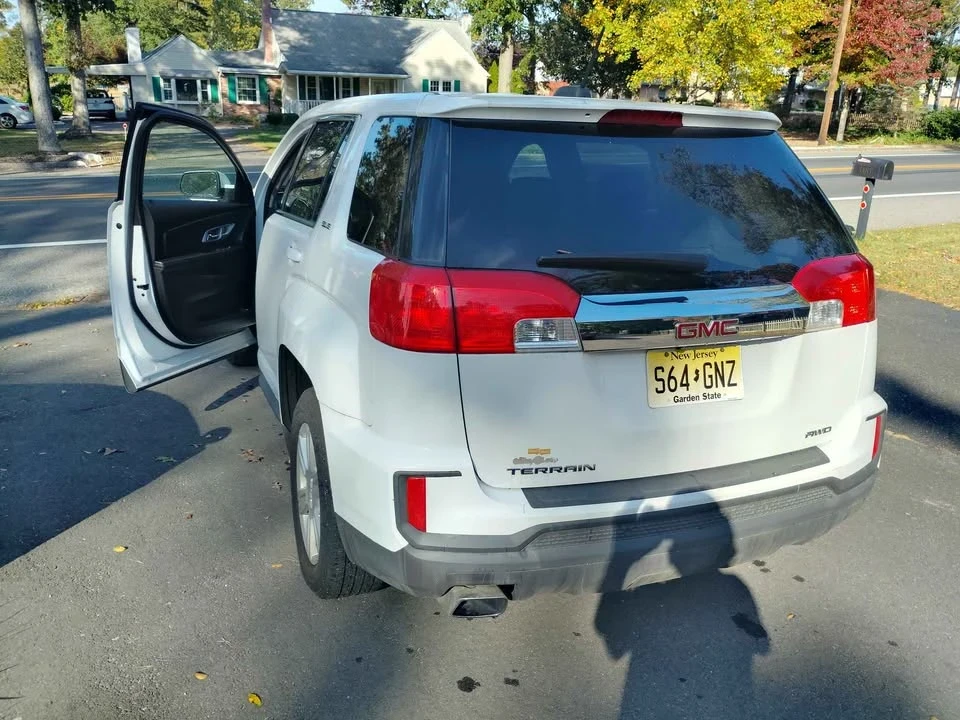 2017 GMC Terrain - Image 6 of 7