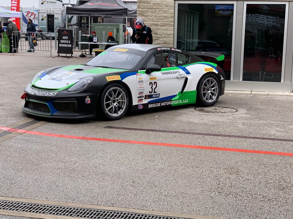2018 Porsche 981 Cayman GT4 Clubsport - Image 2 of 31