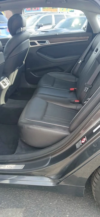 2017 Genesis G80 - Image 8 of 15