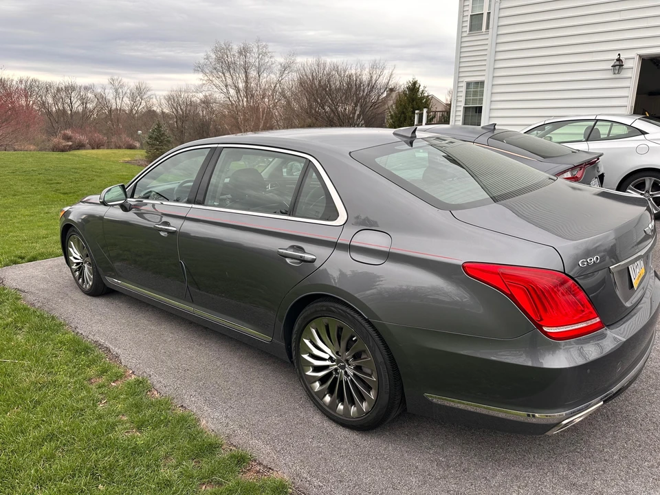 2017 Genesis G90 - Image 10 of 31
