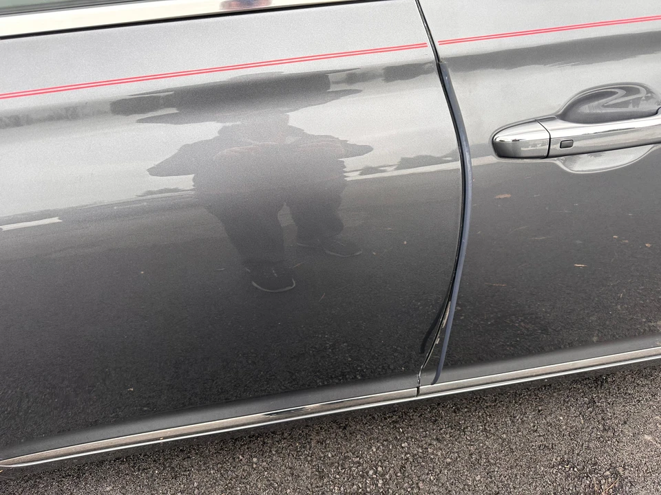 2017 Genesis G90 - Image 29 of 31