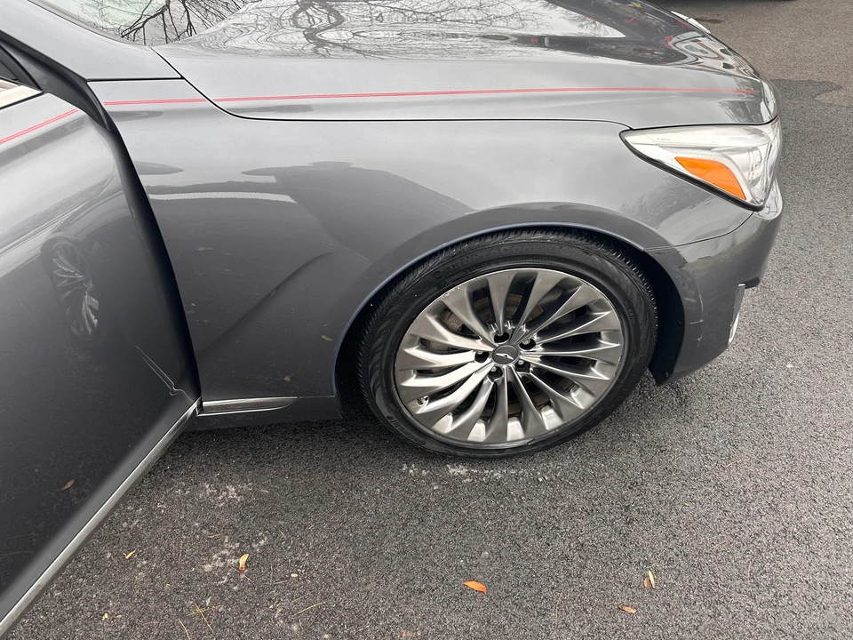 2017 Genesis G90 - Image 30 of 31