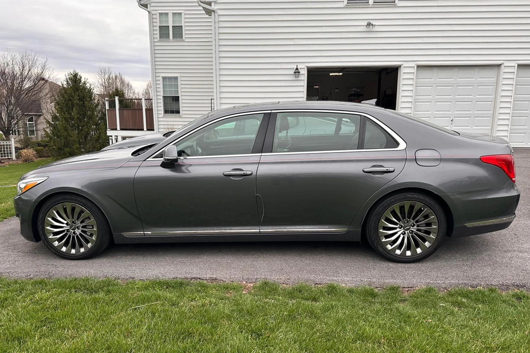 2017 Genesis G90 - Image 3 of 31