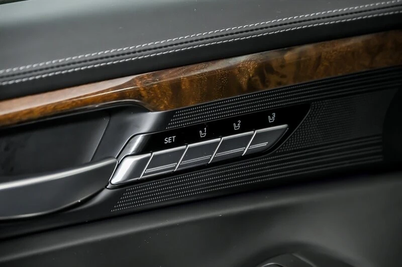 2017 Genesis G90 - Image 16 of 21