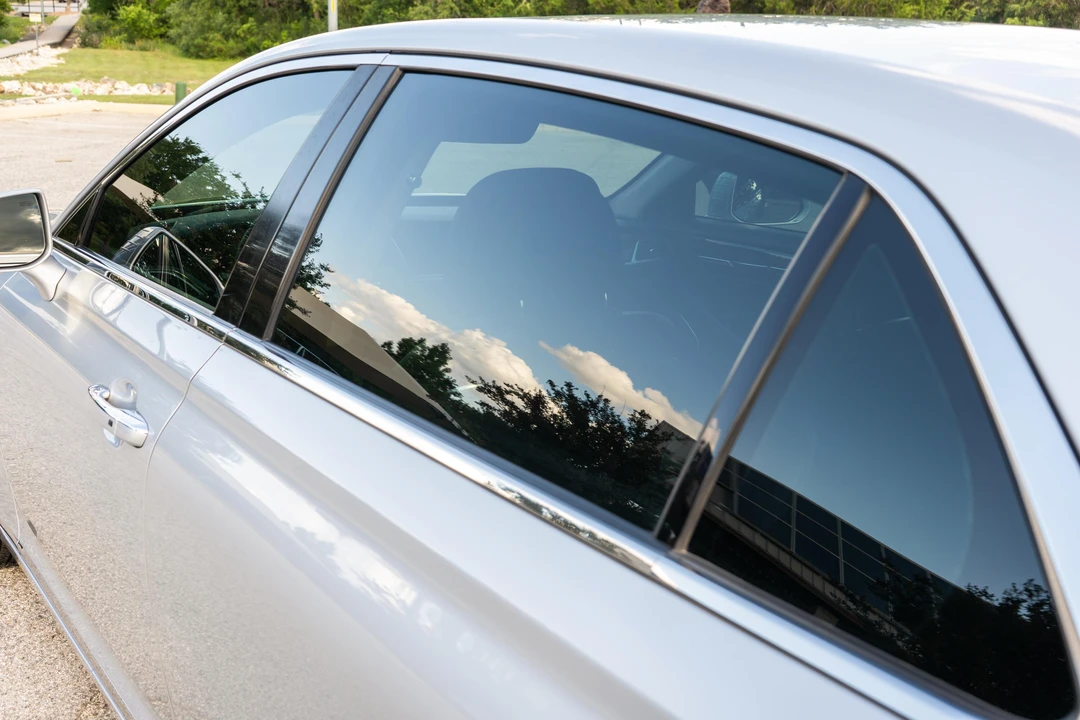 2017 Genesis G90 - Image 14 of 31