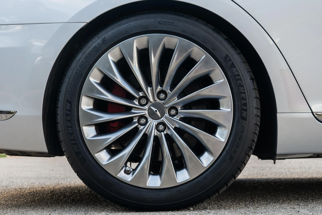 2017 Genesis G90 - Image 31 of 31