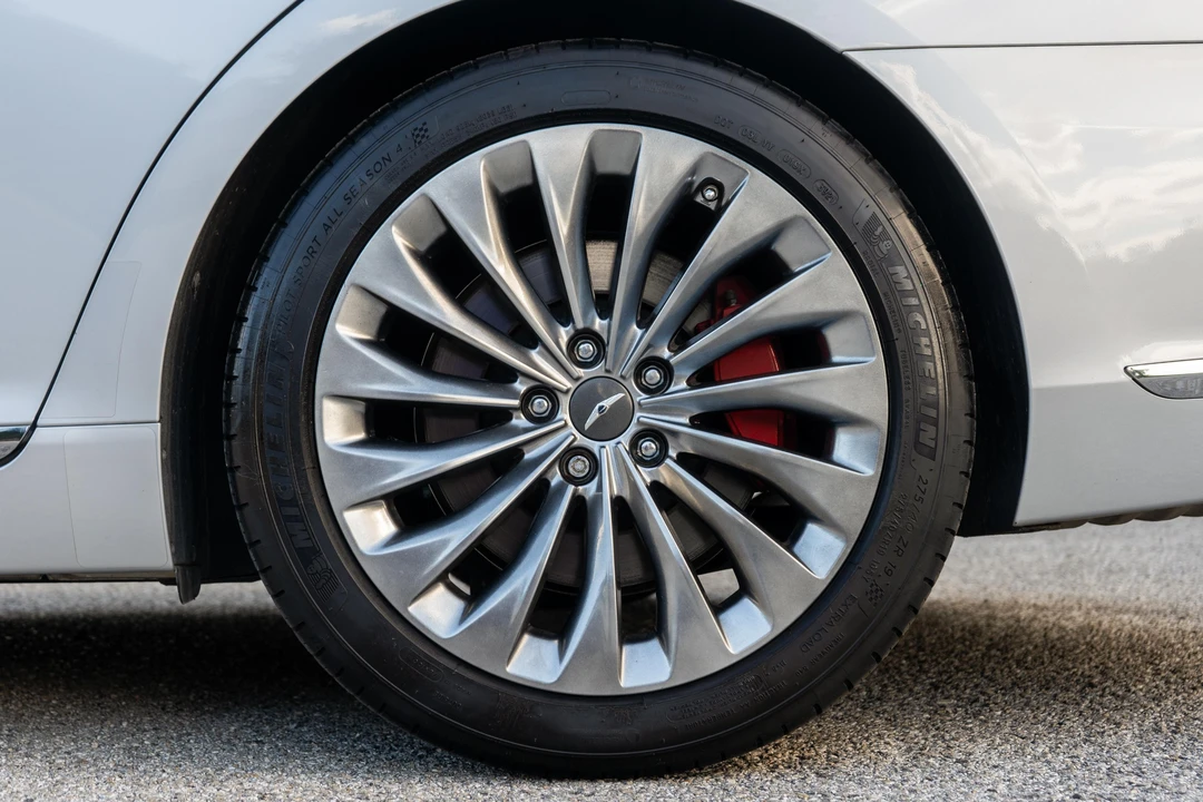 2017 Genesis G90 - Image 30 of 31