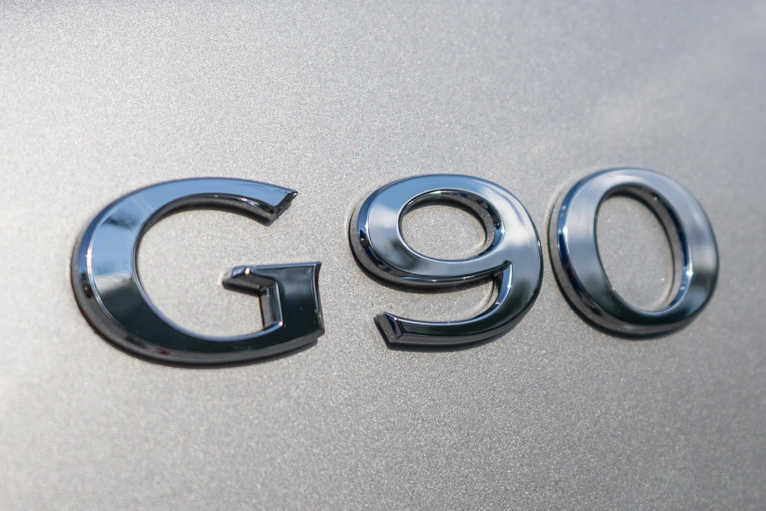 2017 Genesis G90 - Image 24 of 31
