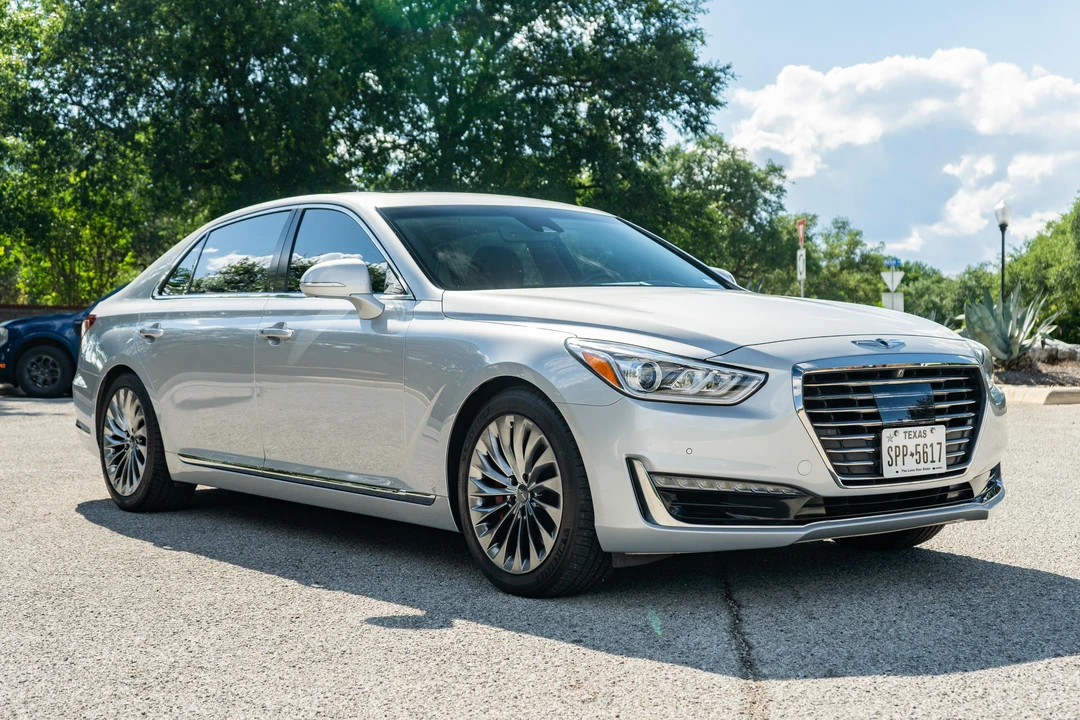 2017 Genesis G90 - Image 8 of 31