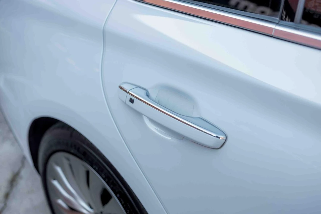 2017 Genesis G90 - Image 17 of 21