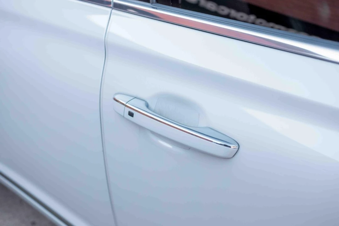 2017 Genesis G90 - Image 16 of 21