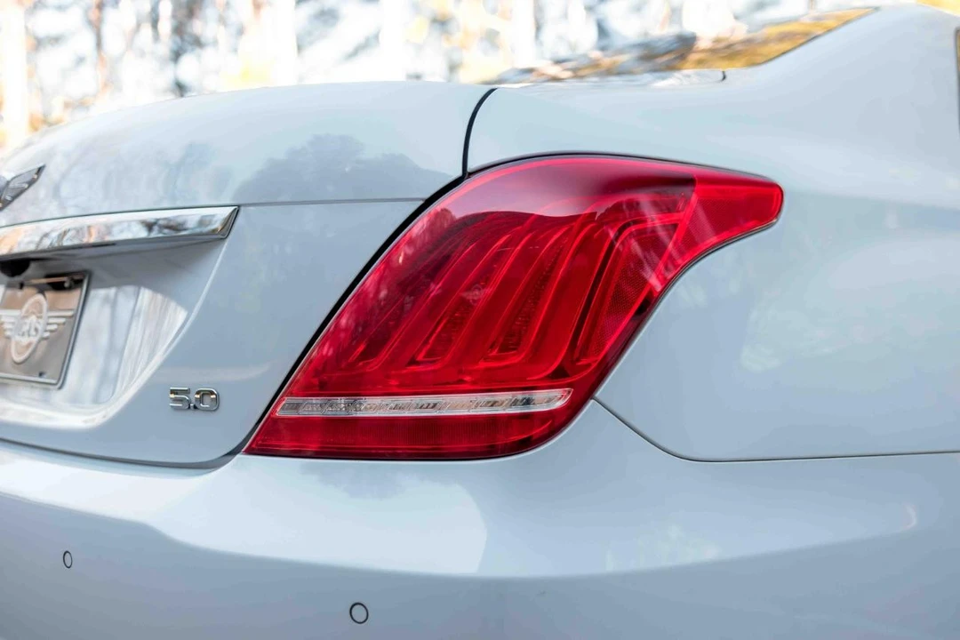 2017 Genesis G90 - Image 19 of 21
