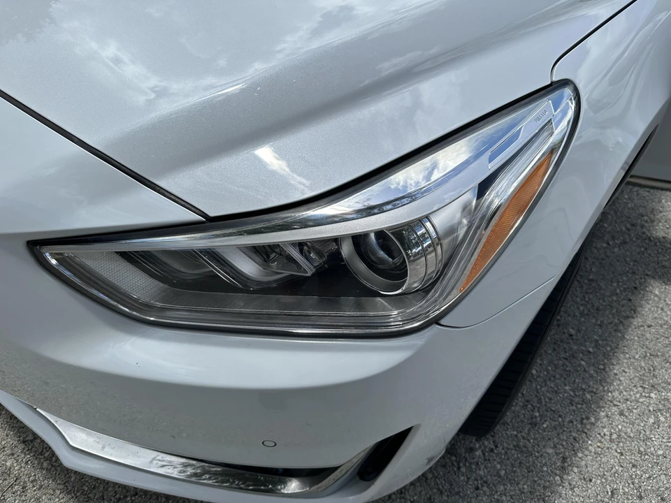 2017 Genesis G90 - Image 14 of 31