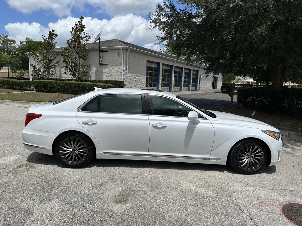 2017 Genesis G90 - Image 10 of 31