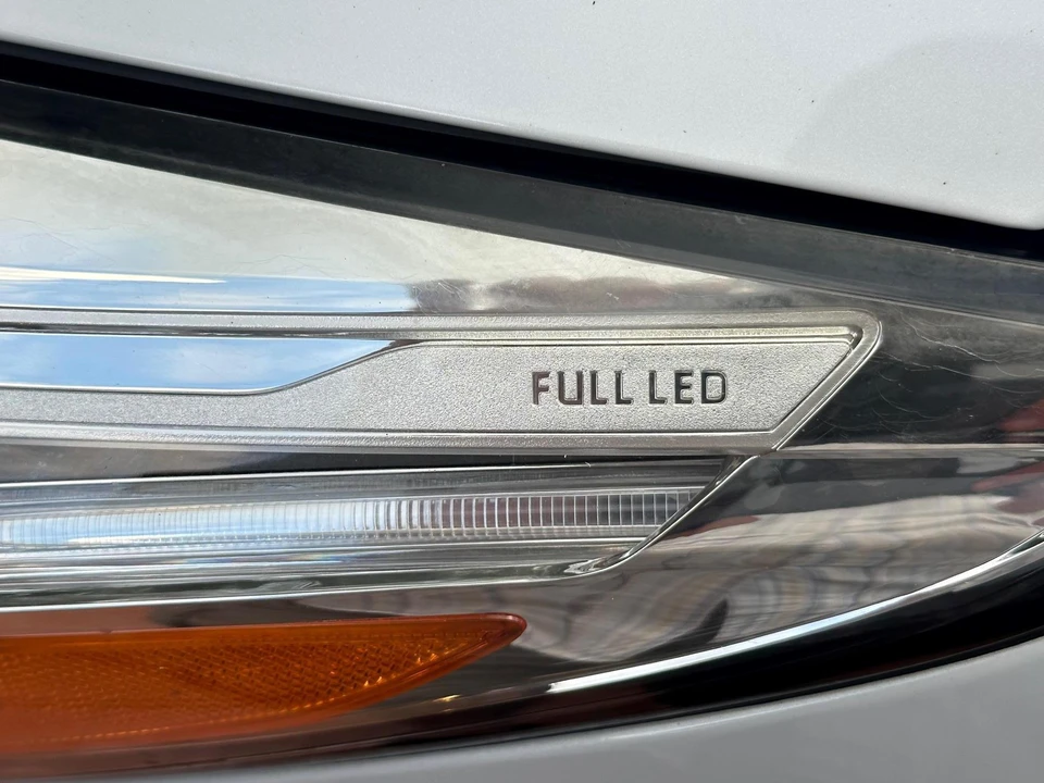 2017 Genesis G90 - Image 16 of 31