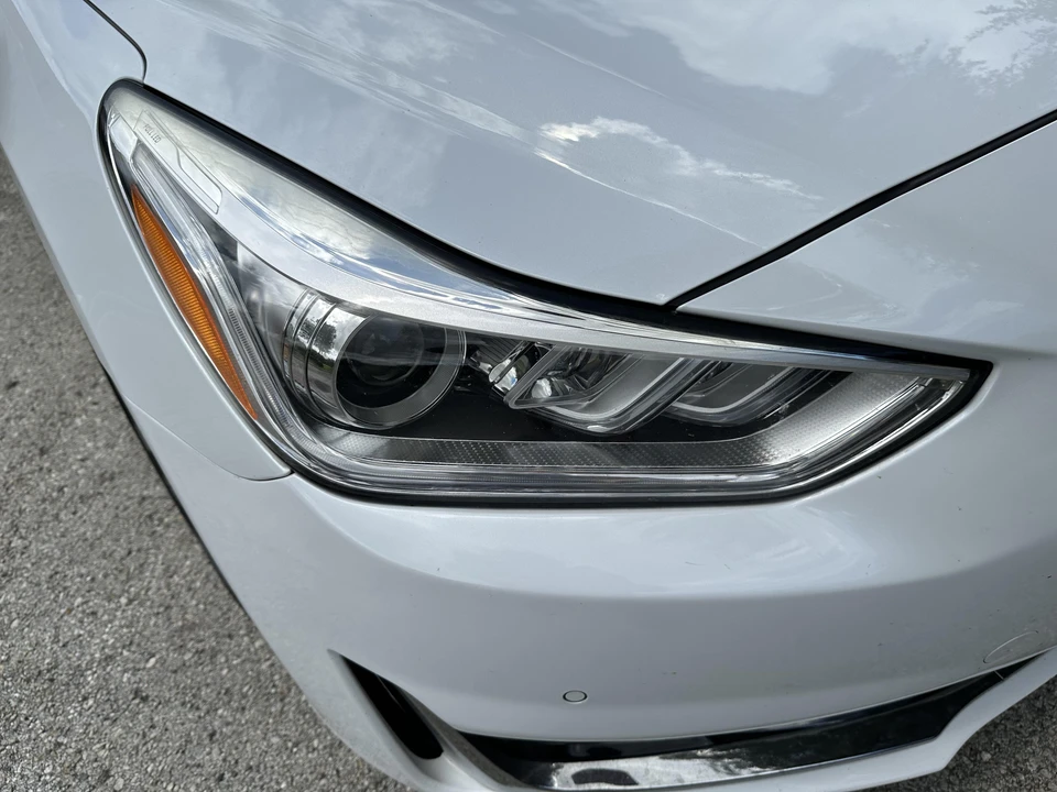 2017 Genesis G90 - Image 12 of 31