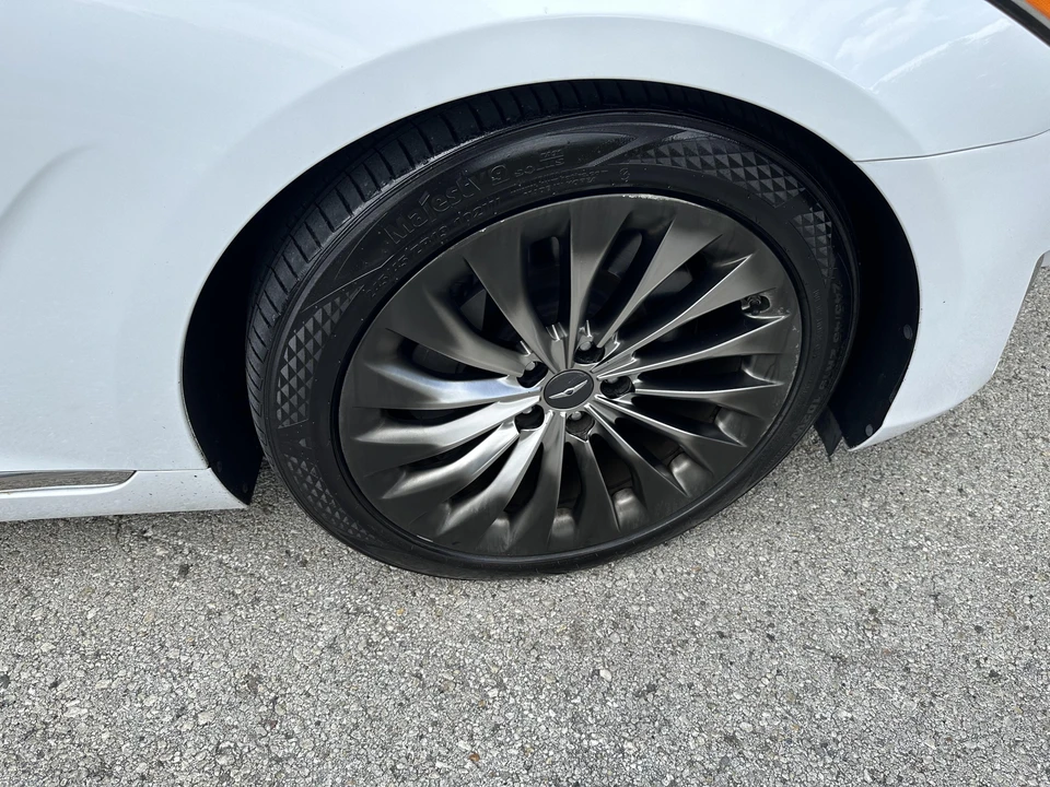 2017 Genesis G90 - Image 30 of 31