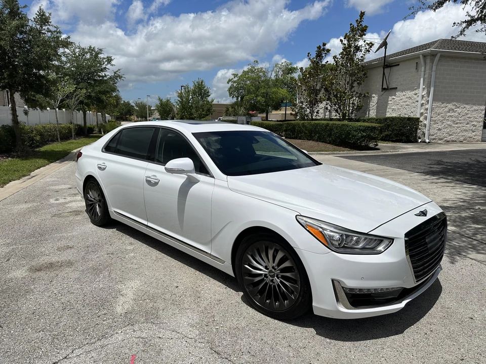 2017 Genesis G90 - Image 11 of 31