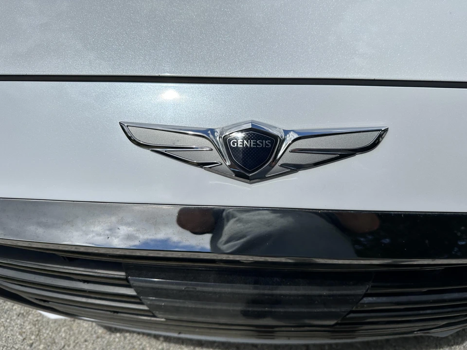 2017 Genesis G90 - Image 13 of 31