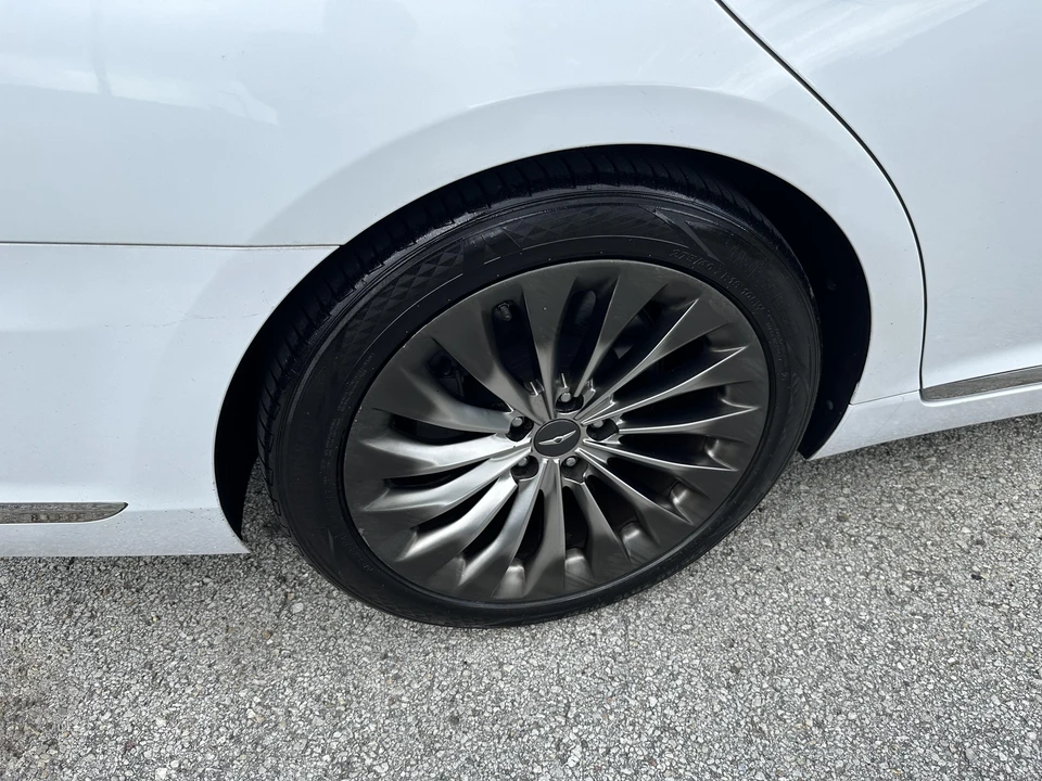 2017 Genesis G90 - Image 31 of 31