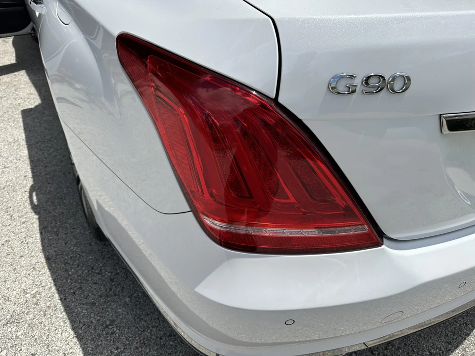 2017 Genesis G90 - Image 18 of 31