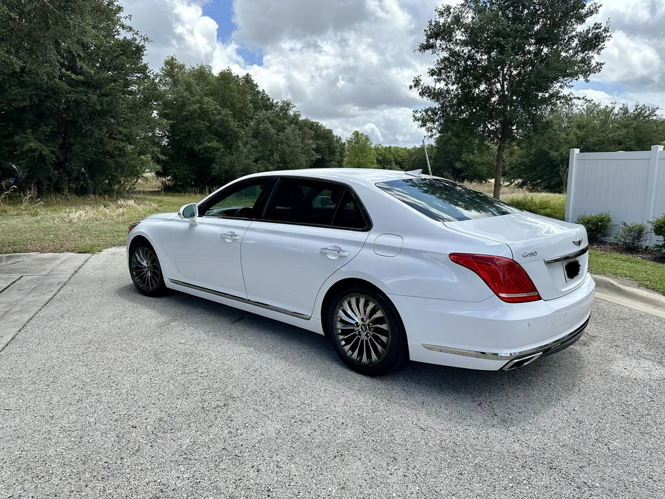 2017 Genesis G90 - Image 8 of 31