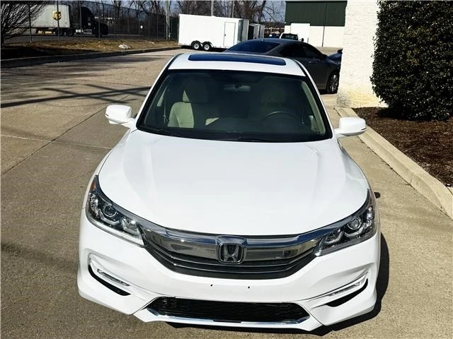 2017 Honda Accord 9th Gen - Image 9 of 21