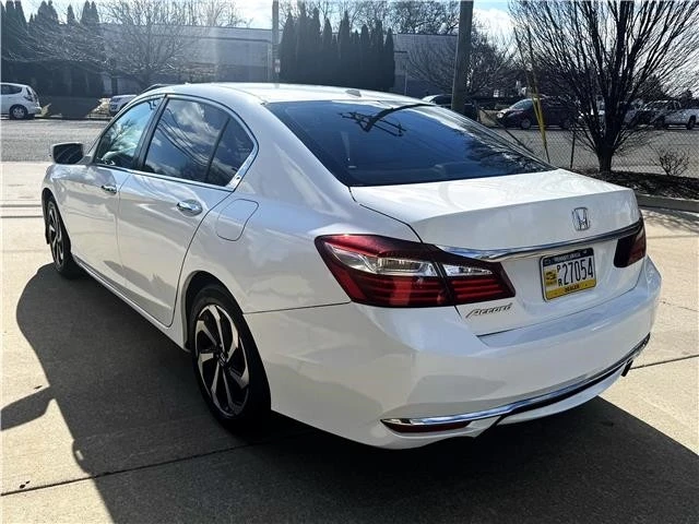 2017 Honda Accord 9th Gen - Image 5 of 21