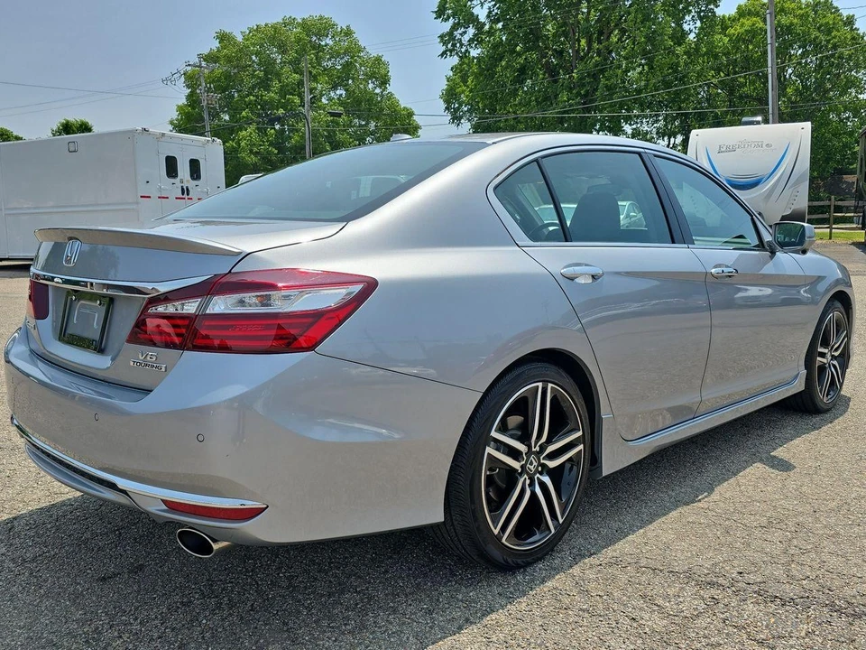 2017 Honda Accord 9th Gen - Image 2 of 12