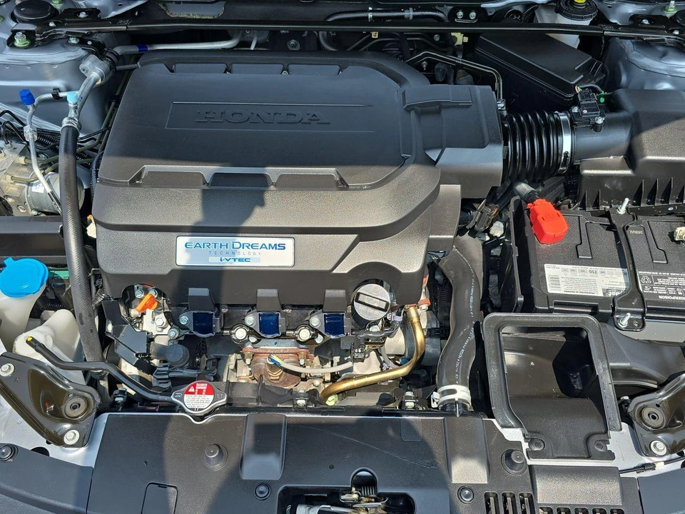 2017 Honda Accord 9th Gen - Image 13 of 21