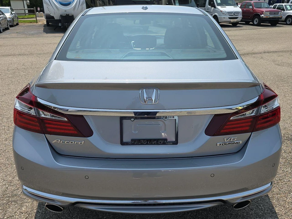 2017 Honda Accord 9th Gen - Image 14 of 21