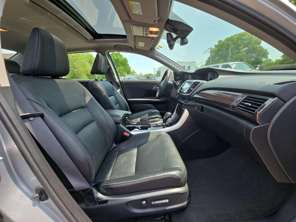 2017 Honda Accord 9th Gen - Image 8 of 21