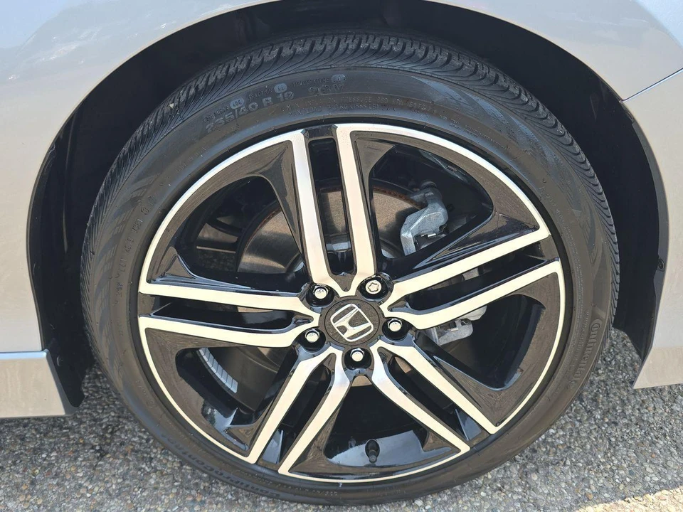2017 Honda Accord 9th Gen - Image 16 of 21