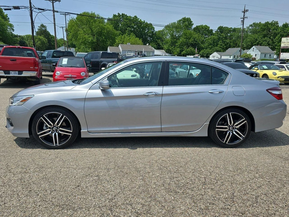 2017 Honda Accord 9th Gen - Image 19 of 21