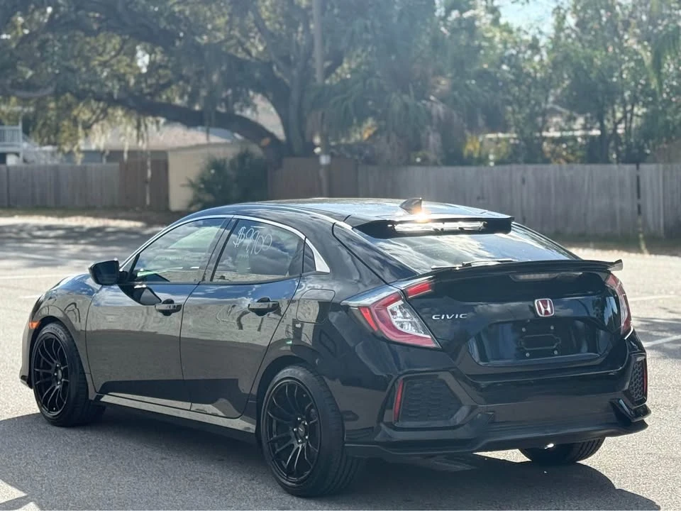 2017 Honda Civic 10th Gen - Image 6 of 10