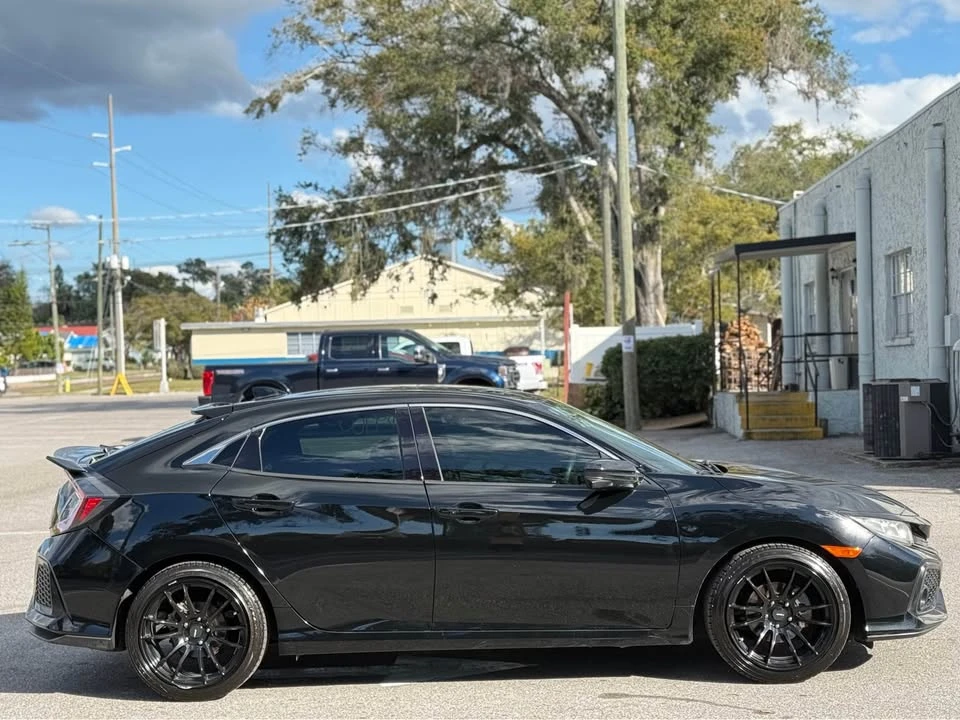2017 Honda Civic 10th Gen - Image 5 of 10