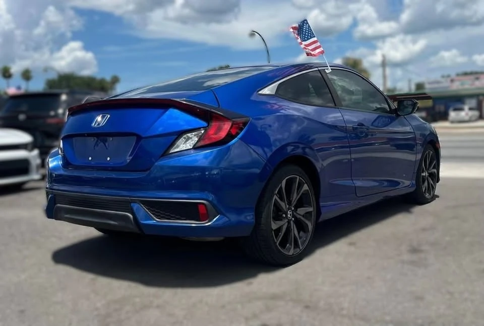 2017 Honda Civic 10th Gen - Image 2 of 5