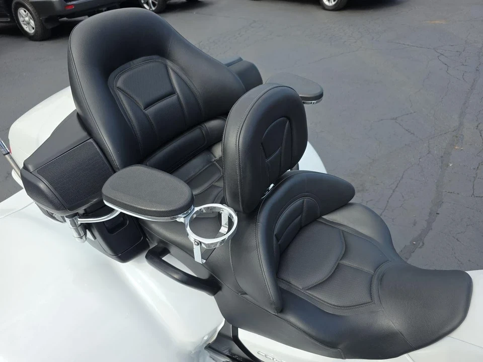 2017 Honda Gold Wing - Image 3 of 12
