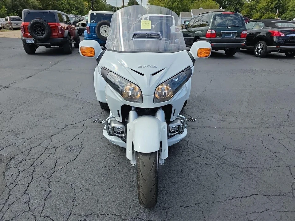 2017 Honda Gold Wing - Image 12 of 12