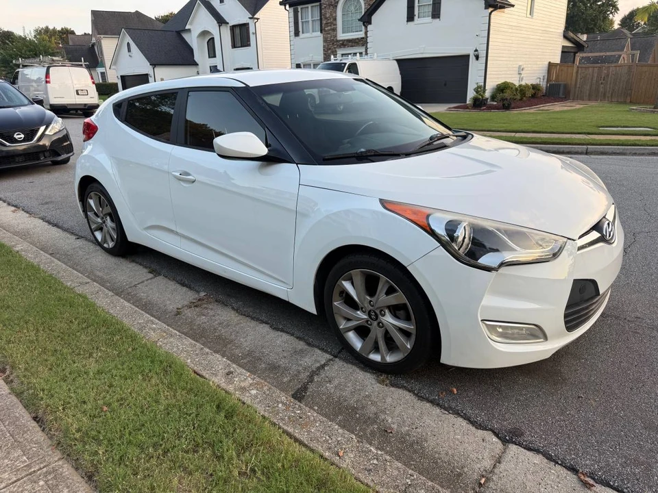 2017 Hyundai Veloster - Image 2 of 16
